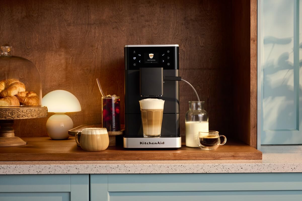 KitchenAid KF3 Macchina da caffè automatica 5KES8453 con funzione di caffè Iced, macina IntelliGrind, sistema AutoMilk, 15+ ricette, display a colori da 6 cm, 15-18 bar, nero opaco