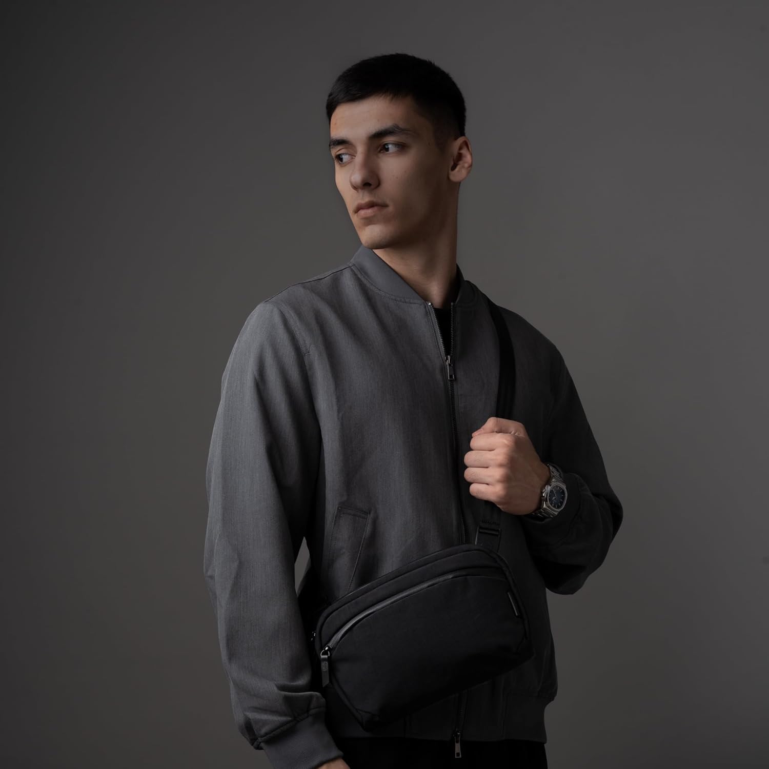 ALPAKA Flight Sling 2L – Bolsa tiracolo masculina leve, portátil, embalável, com alça de ombro de liberação rápida em promoção! Veja a oferta e mais achadinhos de Mochilas & Pastas Masculinas 2 Hoje é o melhor dia para comprar ALPAKA Flight Sling 2L – Bolsa tiracolo masculina leve, portátil, embalável, com alça de ombro de liberação rápida com aquele preço maroto! Promoção! Aproveite a oferta! 2