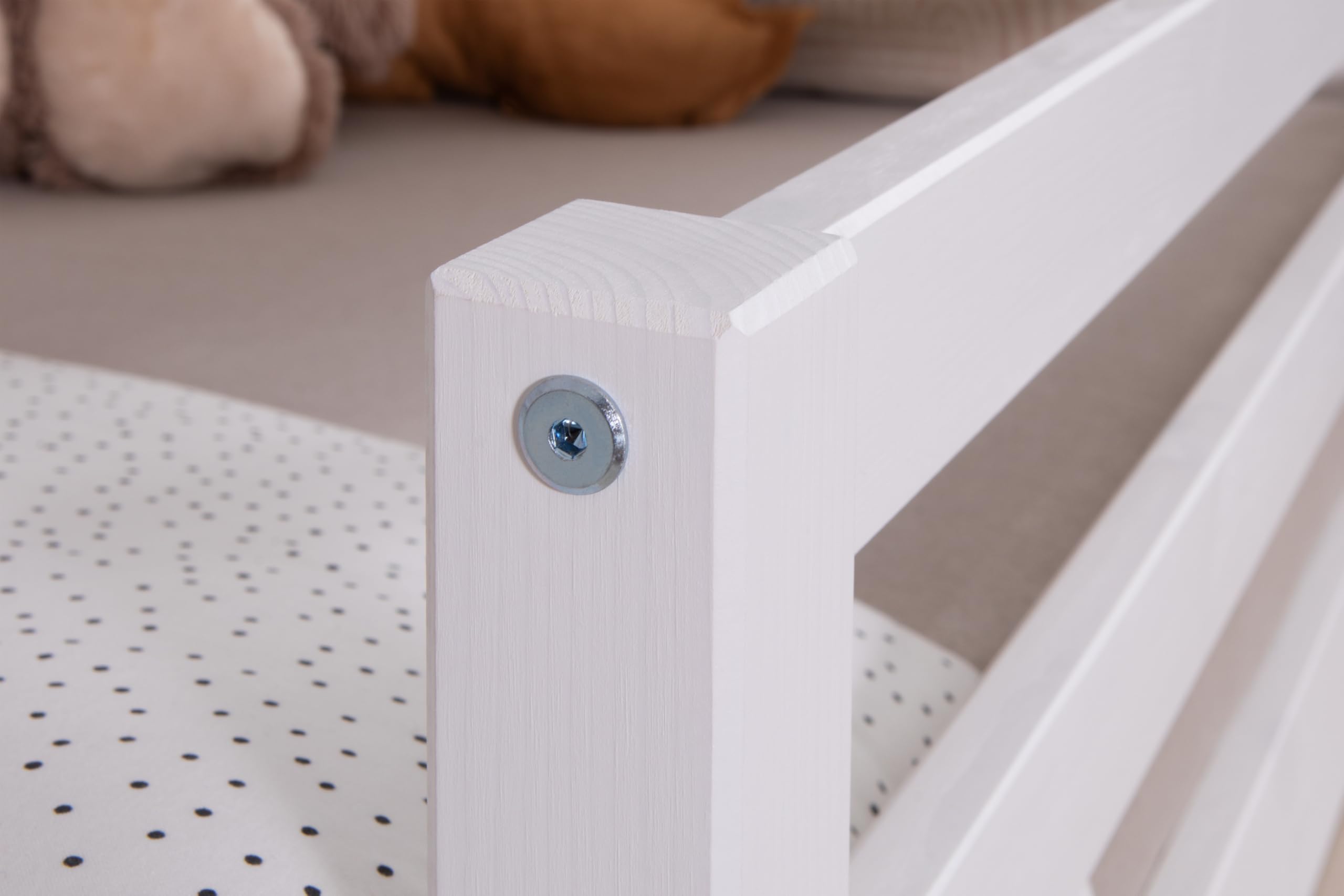 TiCAA Bodenbett, Kinderbett Massivholz – Montessori Bett „Neo“ aus Kiefer mit Lattenrost und Rausfallschutz, Holzbett belastbar bis 150 kg