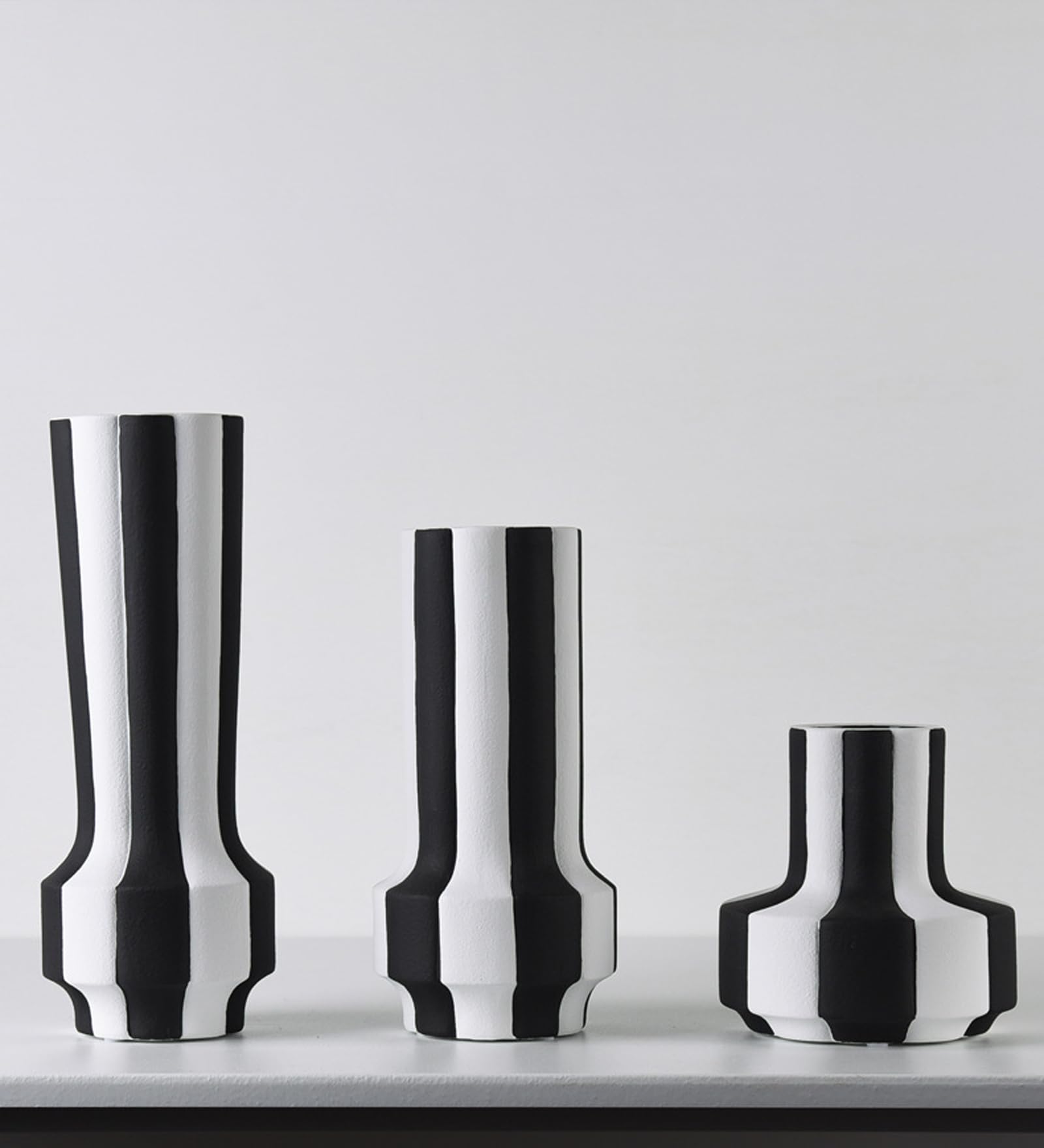 Wazon ceramiczny Czarno-biały wazon w paski z szerokim otworem Wazon matowy na trawę pampasową, stoły, półki, regały, kominki i przedpokoje,Panda a