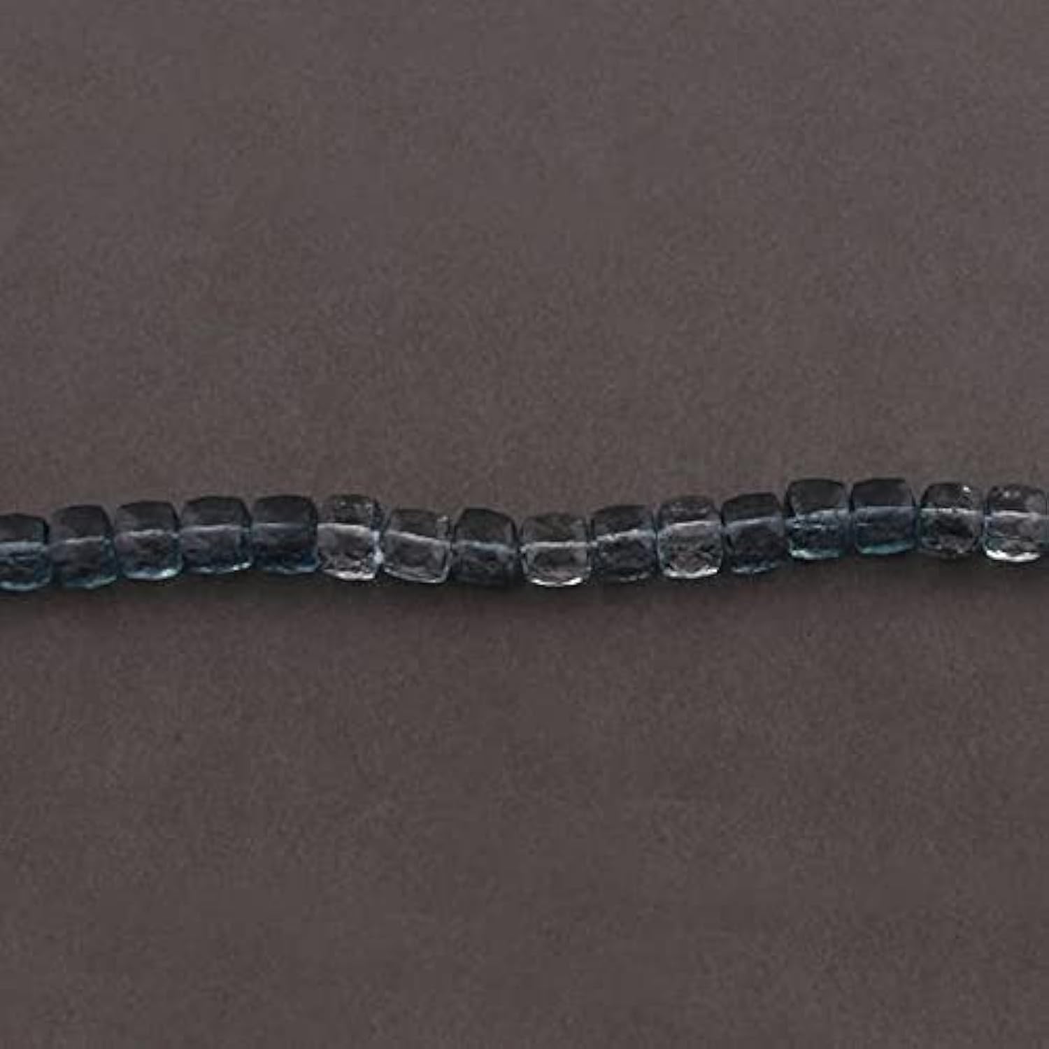 Quartz bleu facetté London az en cube LKBEADS, éclat luxueux pour joaillerie fine