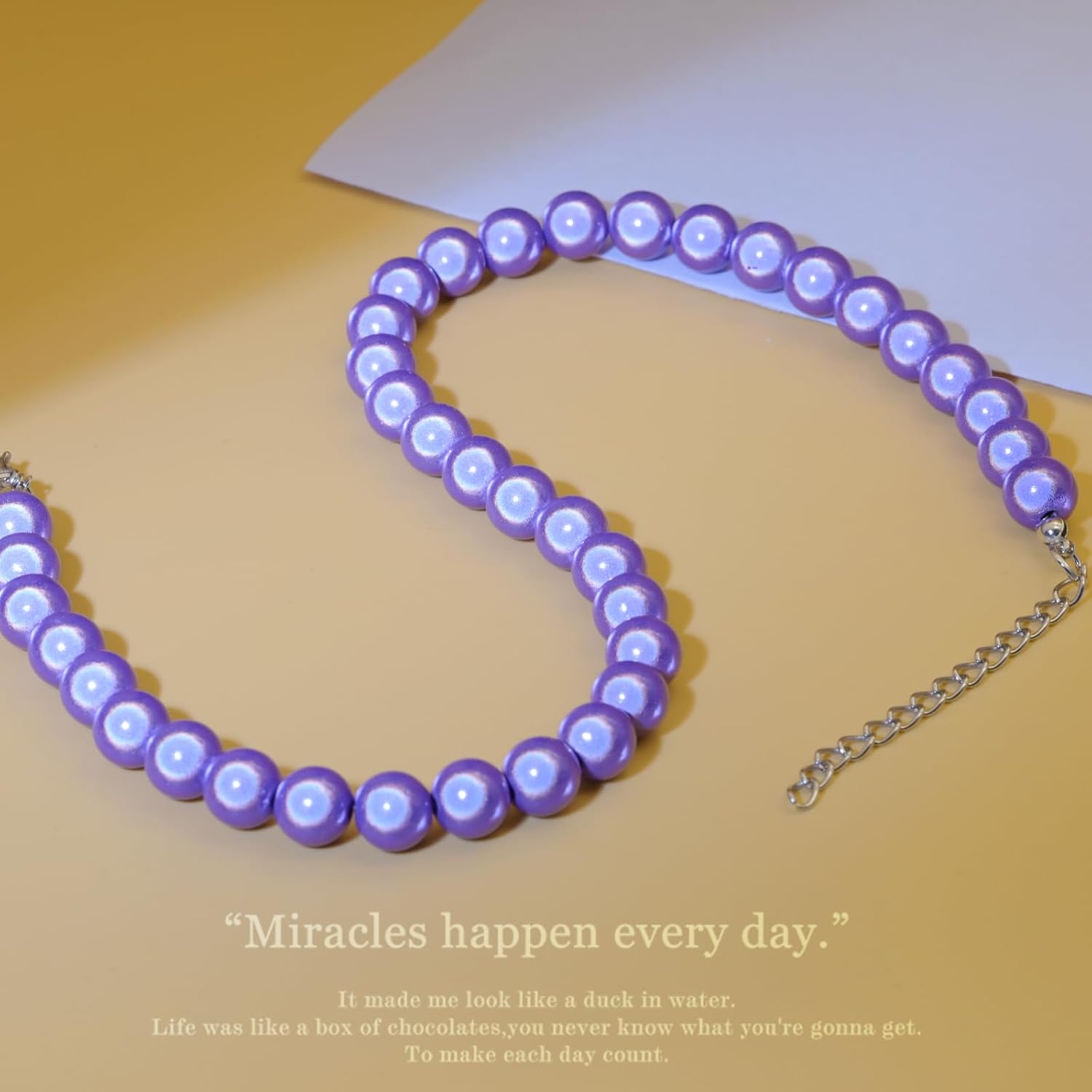 ファッション カラフル ビーズネックレス レディース きらめくステートメントネックレス 万能でユニークなデザイン 暗闇で異なるカラフ