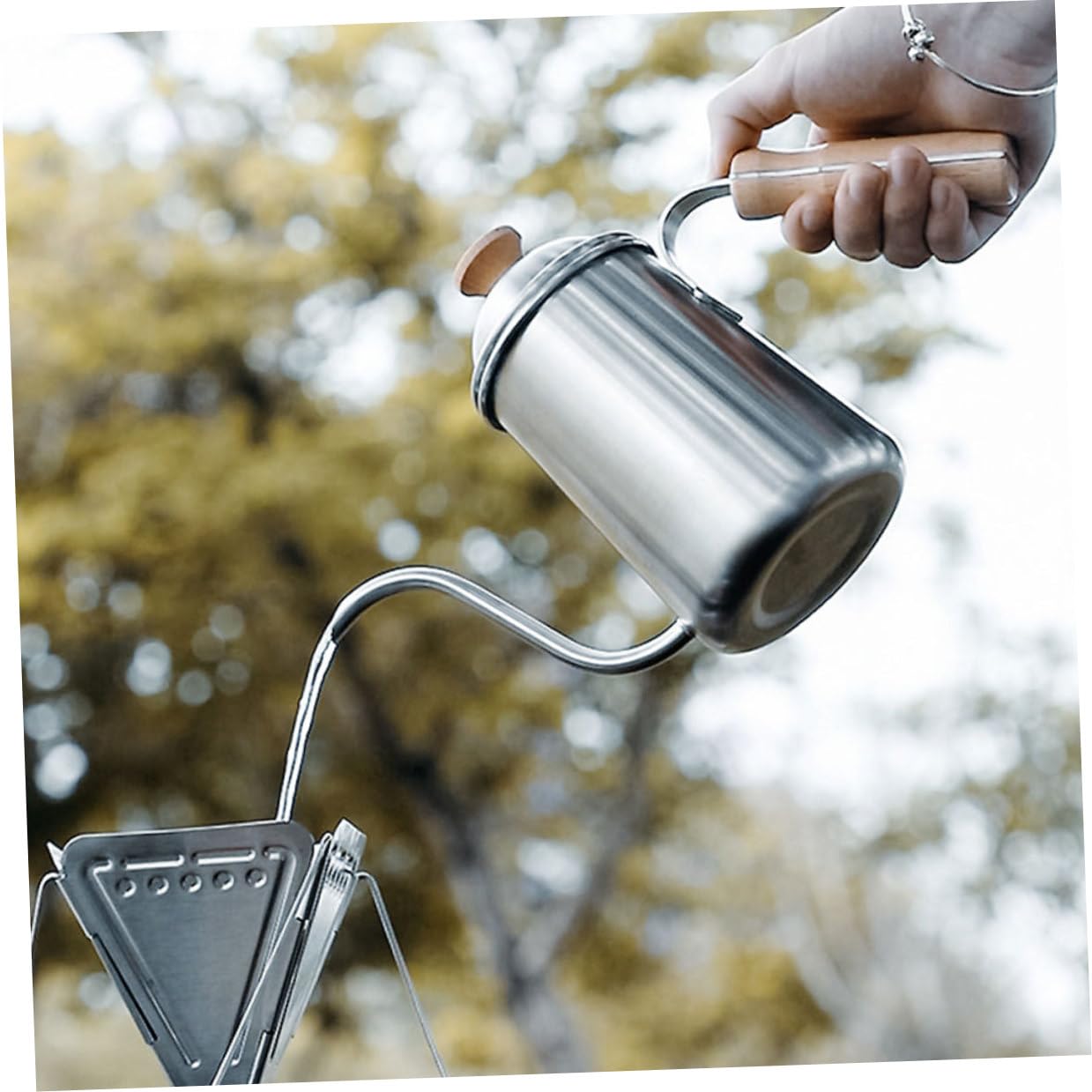 Japanischer Edelstahl Kaffeekessel mit Holzgriff Tragbarer Outdoor Wasserkocher für Camping Induktionsgeeigneter Teekessel mit Hitzebeständigem Boden und Schnellem Ausguss