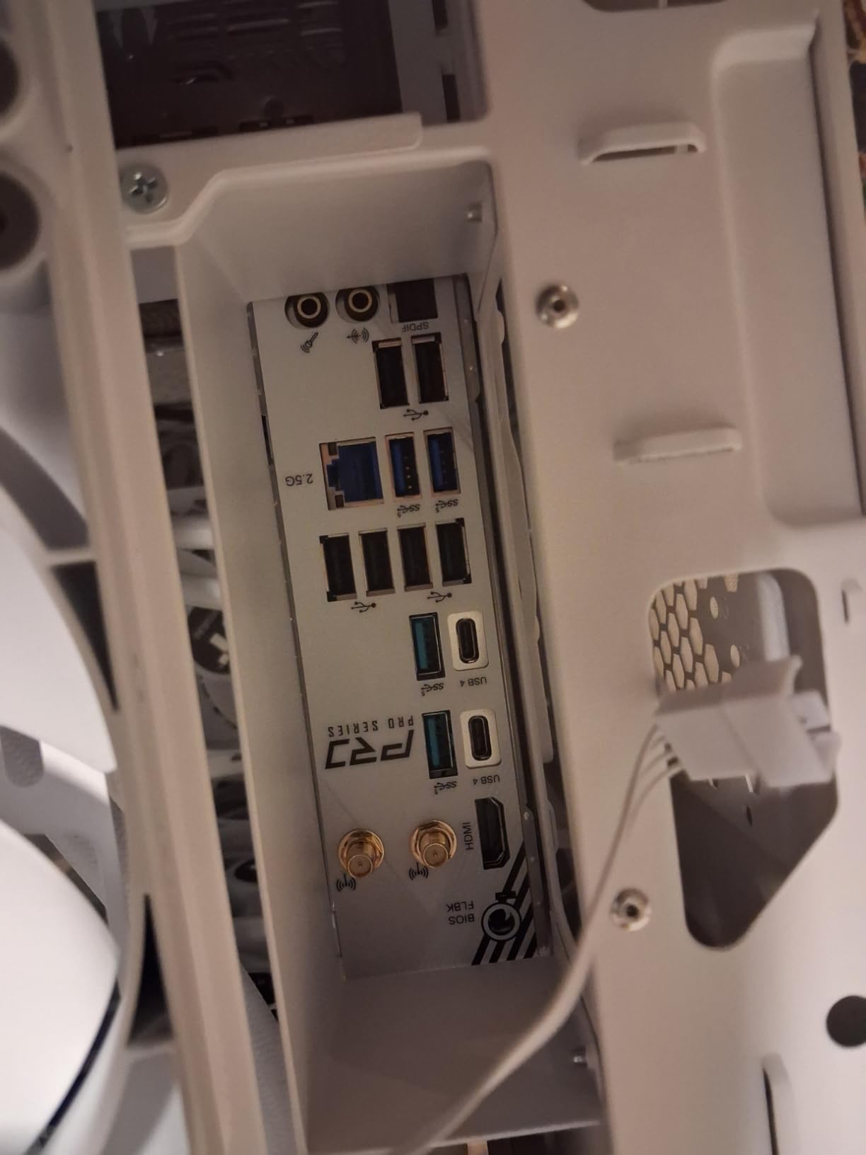 Lcs Computer Thermaltake LCGS Reactor 9890S Gaming Desktop (AMD Ryzen™ 7 9800X3D ...