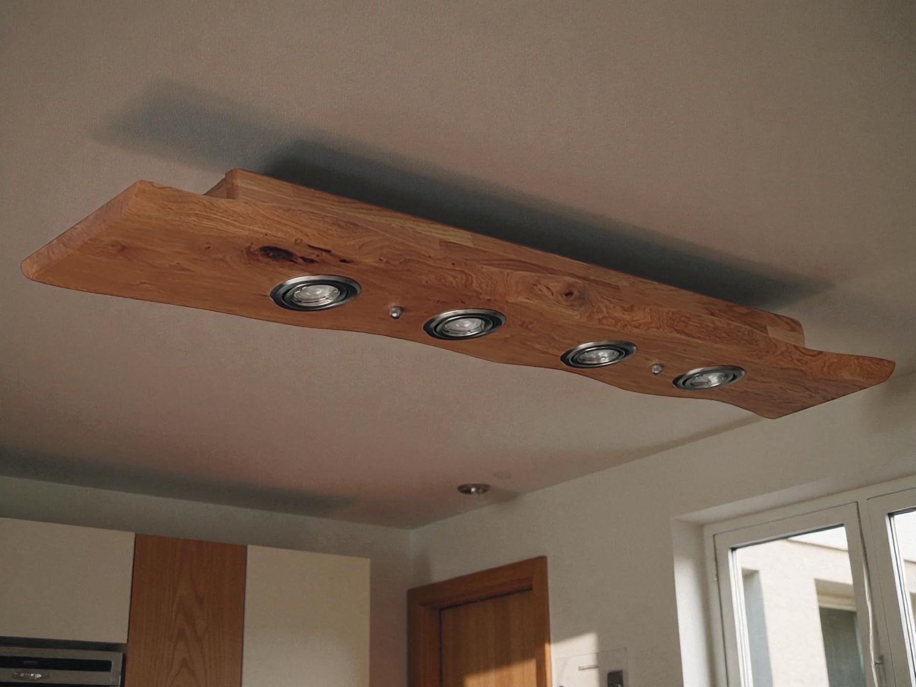 LOKI Deckenlampe Holz mit Baumkante rustikal Dunkel geölt Led Vintage Set Leuchte Wildeiche Massiv GU10 Dimmbar ohne Dimmer Austauschbar (150 cm/ 5 Spots)
