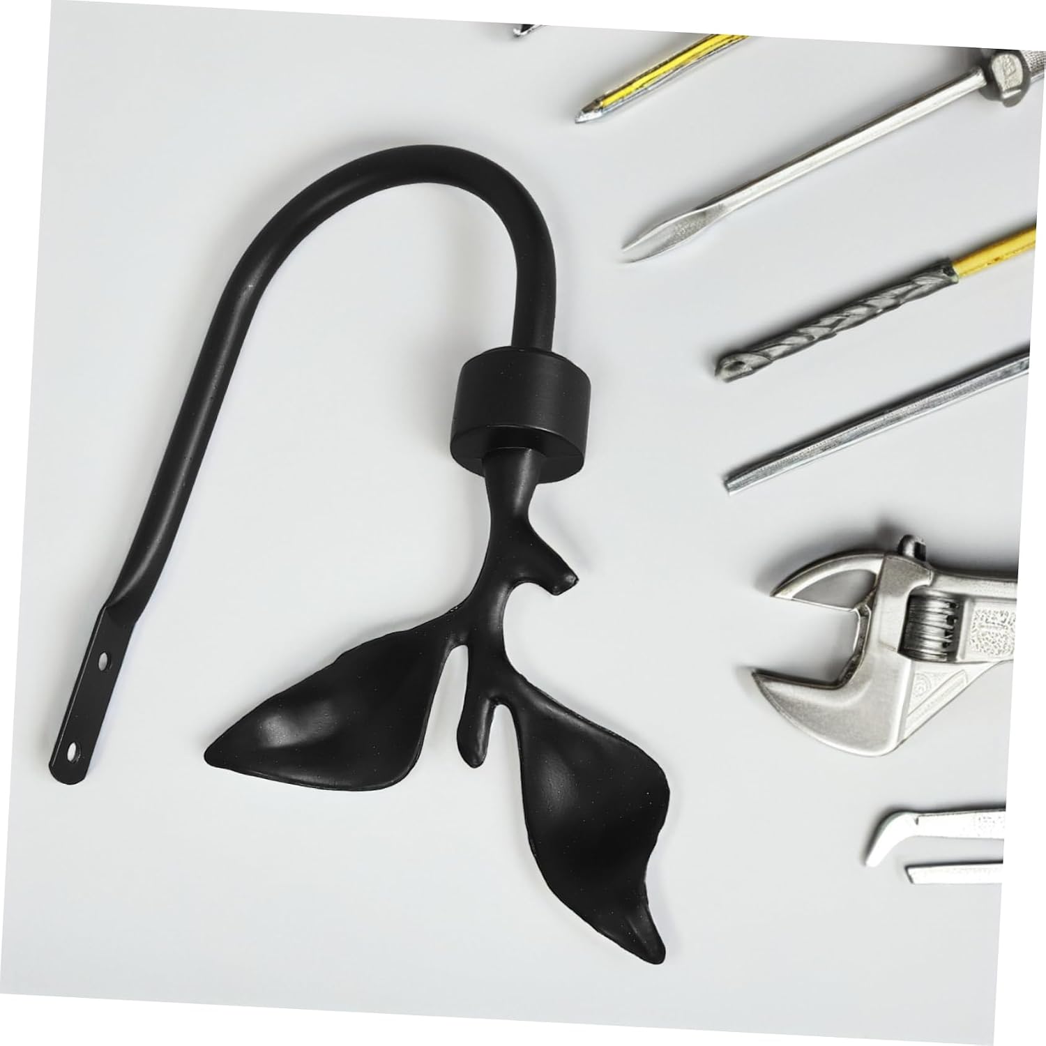MAGICLULU 2Pcs Leaf Shaped Wall Mounted Curtain Holdbacks Elegant Metal Tieback Hooks for Drapes Simple Installation for Home Window Decoration Unique Aesthetic Curtain Rail Hooks