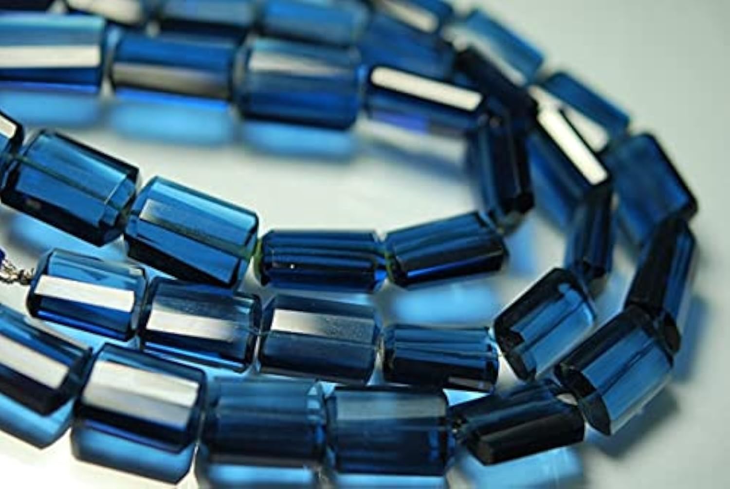 London Blue Quartz en grosses pépites facettées pour réparer et sublimer vos colliers