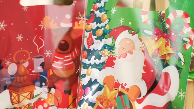 200Pcs Green Christmas Tree Plastic Gift Bags - 3 Size Retail Shopping Bags With Handles