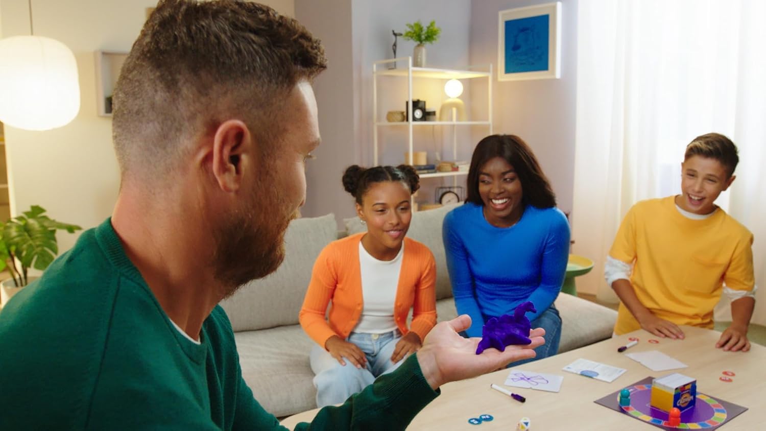 FUNKO Games CRANIUM Classic - Juego de ambiente delirante para adultos y niños a partir de 12 años - 800 desafíos para jugar en familia o entre amigos - hardware incluido - 45 min - 4 jugadores y más