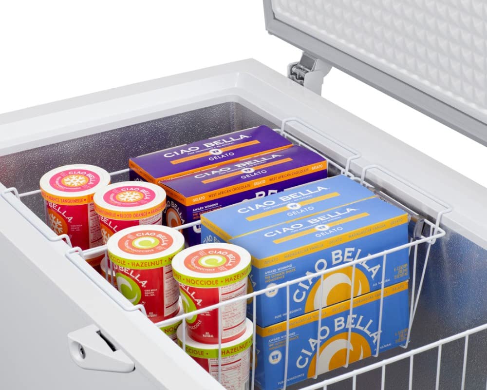 Summit Appliance Scfm103sl Commercially Listed 10 Cu.Ft. Chest Freezer In White With Stainless Steel Corner Guards, Manual Defrost, Stainless Steel Look Lid, Interior Light, And Lock on Fridge.com - View 5
