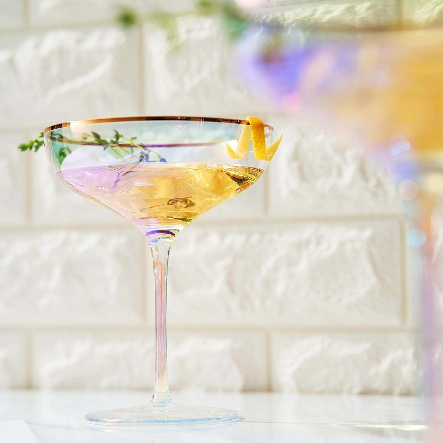 The Wine Savant Colored Blush Iridescent & Gilded Rim Coupe Glass, Large 9oz Cocktail & Champagne Glasses 2-Set Vibrant Color Short Gold Vintage Tumblers, No Stem Margarita, Glassware Gift Idea