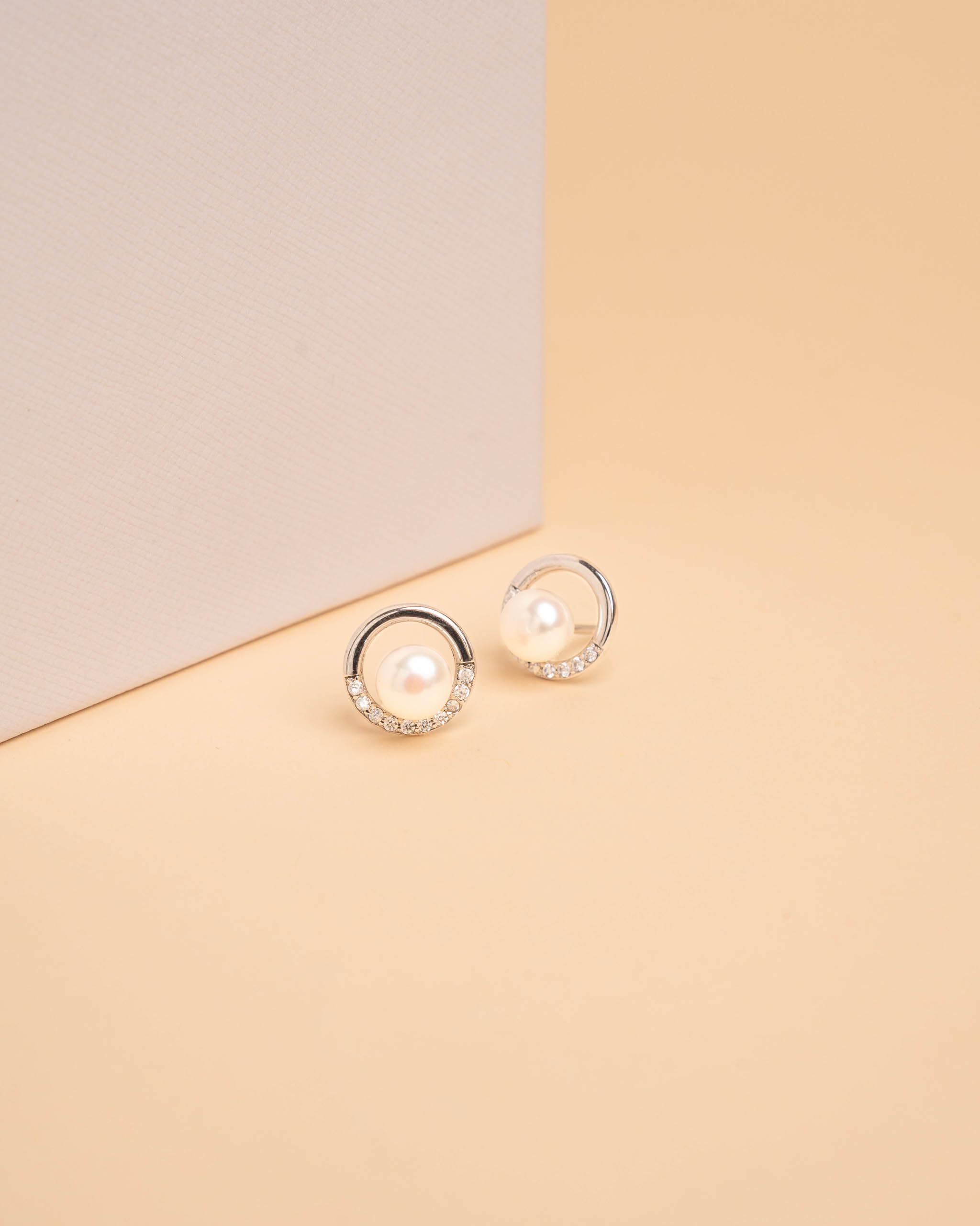 Pendientes de perlas cultivadas de agua dulce de mujer con circonitas SECRET & YOU - Pendientes de Plata de Ley Rodiada de 925 con tuercas resistentes.