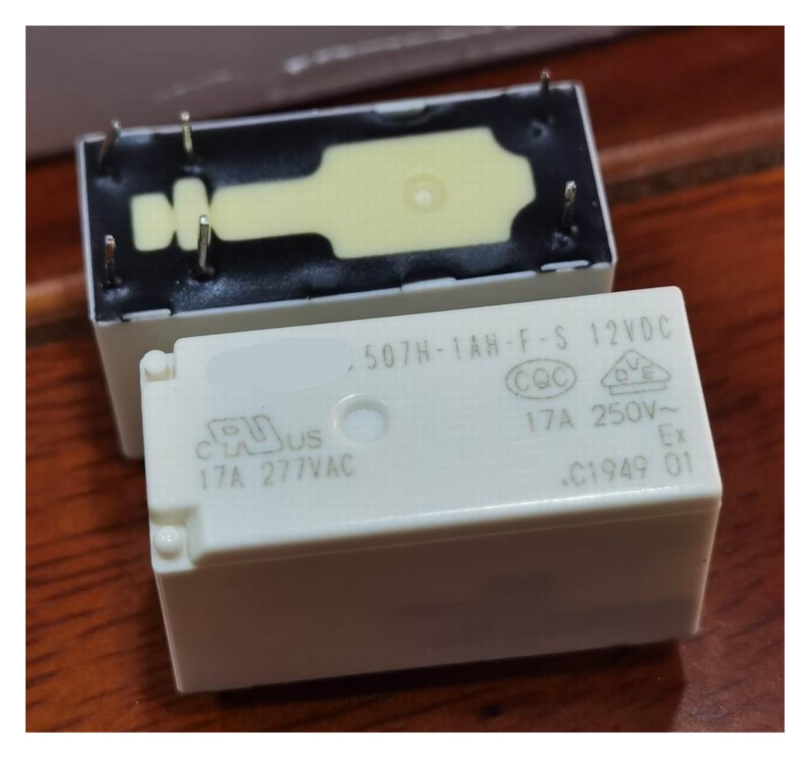 Relais 115F-1A-6P-5V-17A pour réparer les pannes de carte électronique