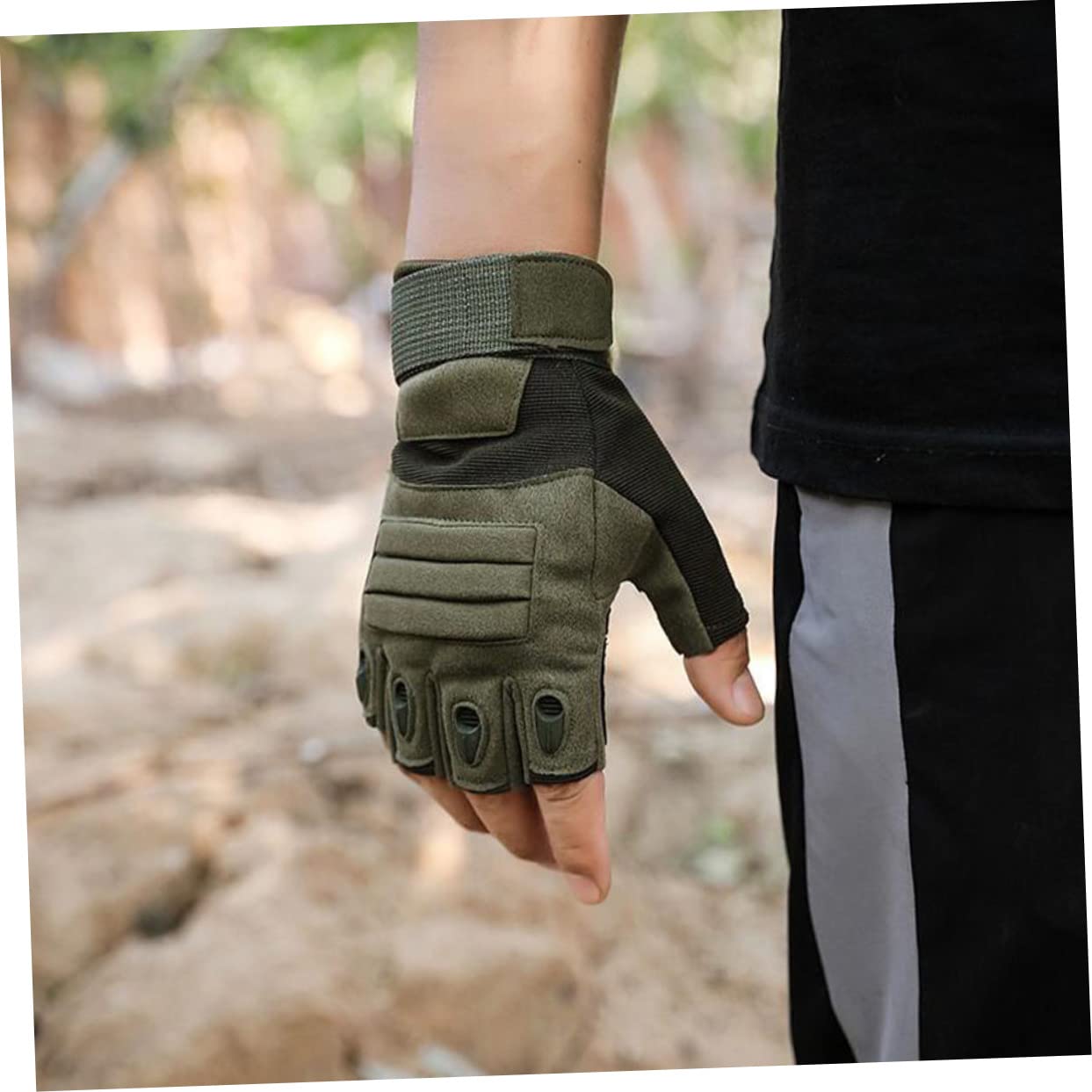 MUCKLILY 1Pair Unisex Half Finger Gloves Windproof Slip Design for Outdoor Riding Skiing and Mountaineering Comfortable Ergonomic Fit Versatile Cold Weather