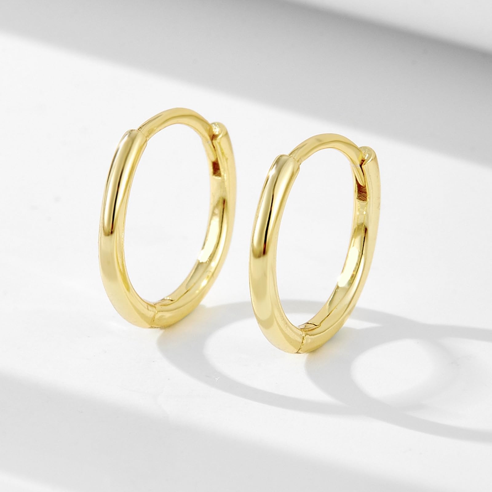 Wycian Pendientes de aro pequeños de oro de 9 quilates para mujer con sin piedras preciosas, pendientes de aro simples para mujer dorados