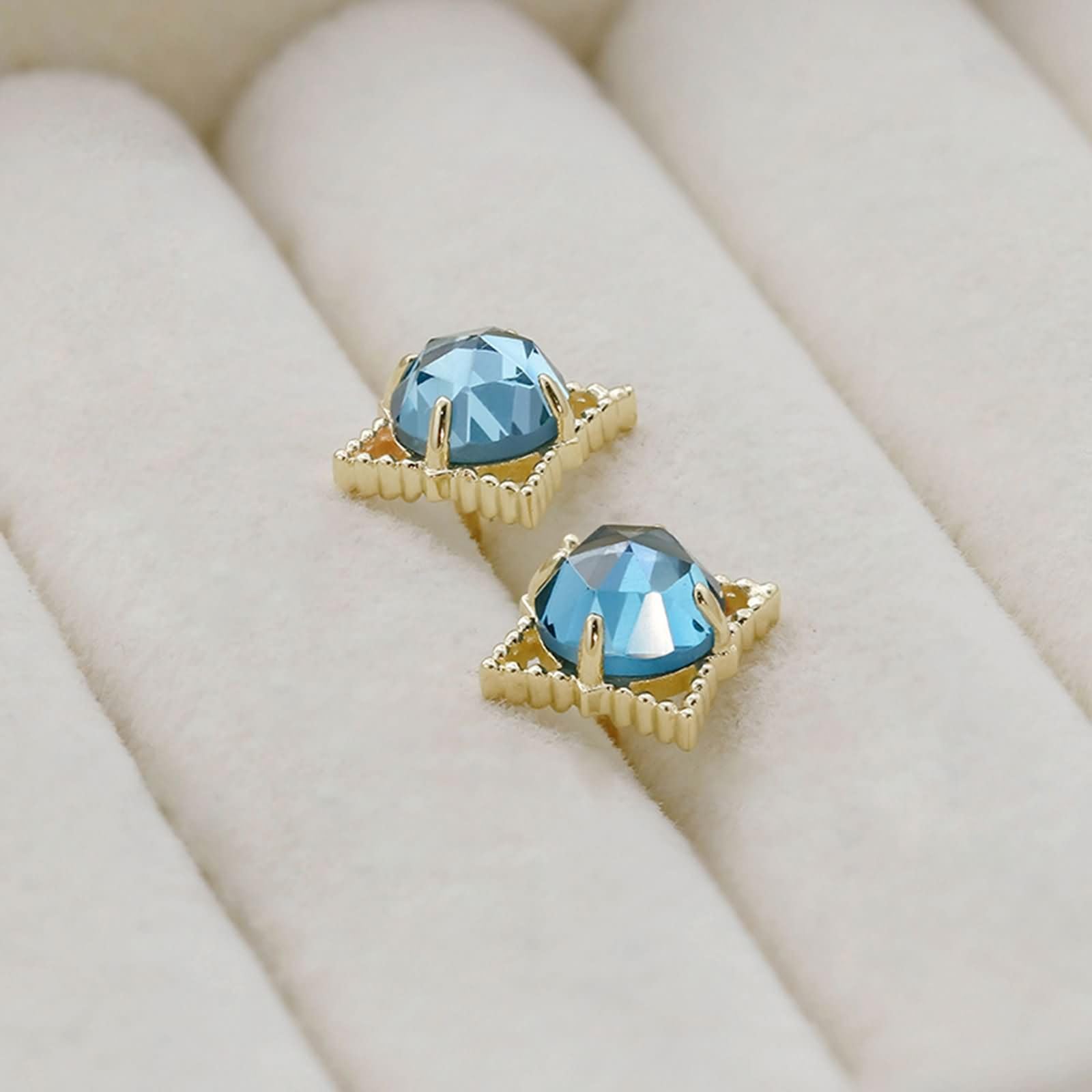 375/585 / 750 Gelbgold Ohrringe für Damen, Quadrat mit Topas, Ohrringe Frauen in Gold Blau