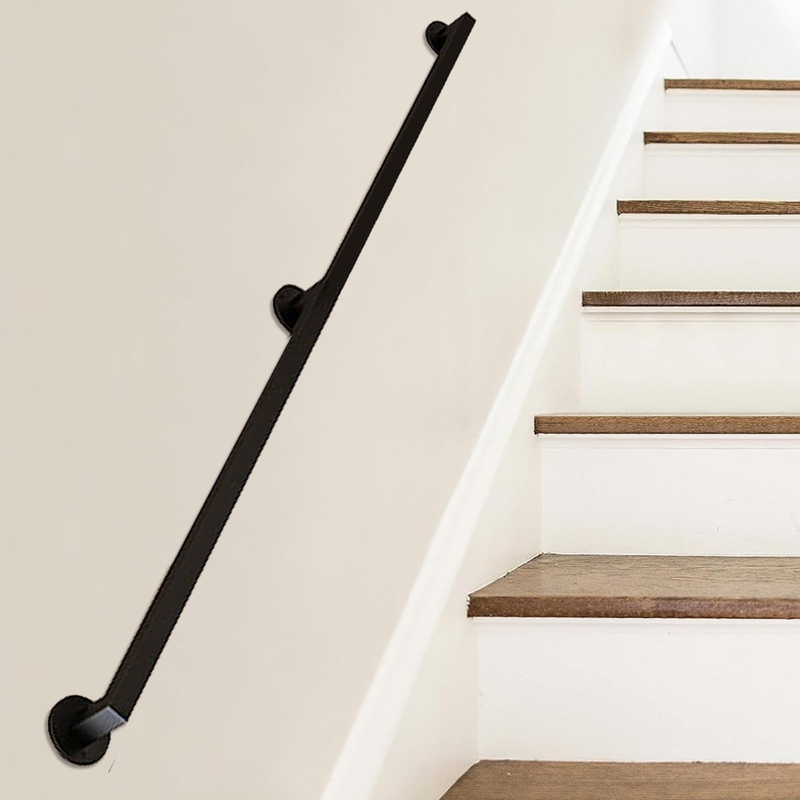Balustrade murale en métal noir au design épuré et rampe d'escalier robuste