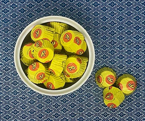 Reese\'s Miniature Peanut Butter Lovers Peanut Butter Cups NOW WITH MORE PEANUT BUTTER! (5 Lbs. Peanut Butter Lovers) Great for St. Patrick\'s Day, Easter, Baking, Movie & Game Nights and More! - Thumbnail 5