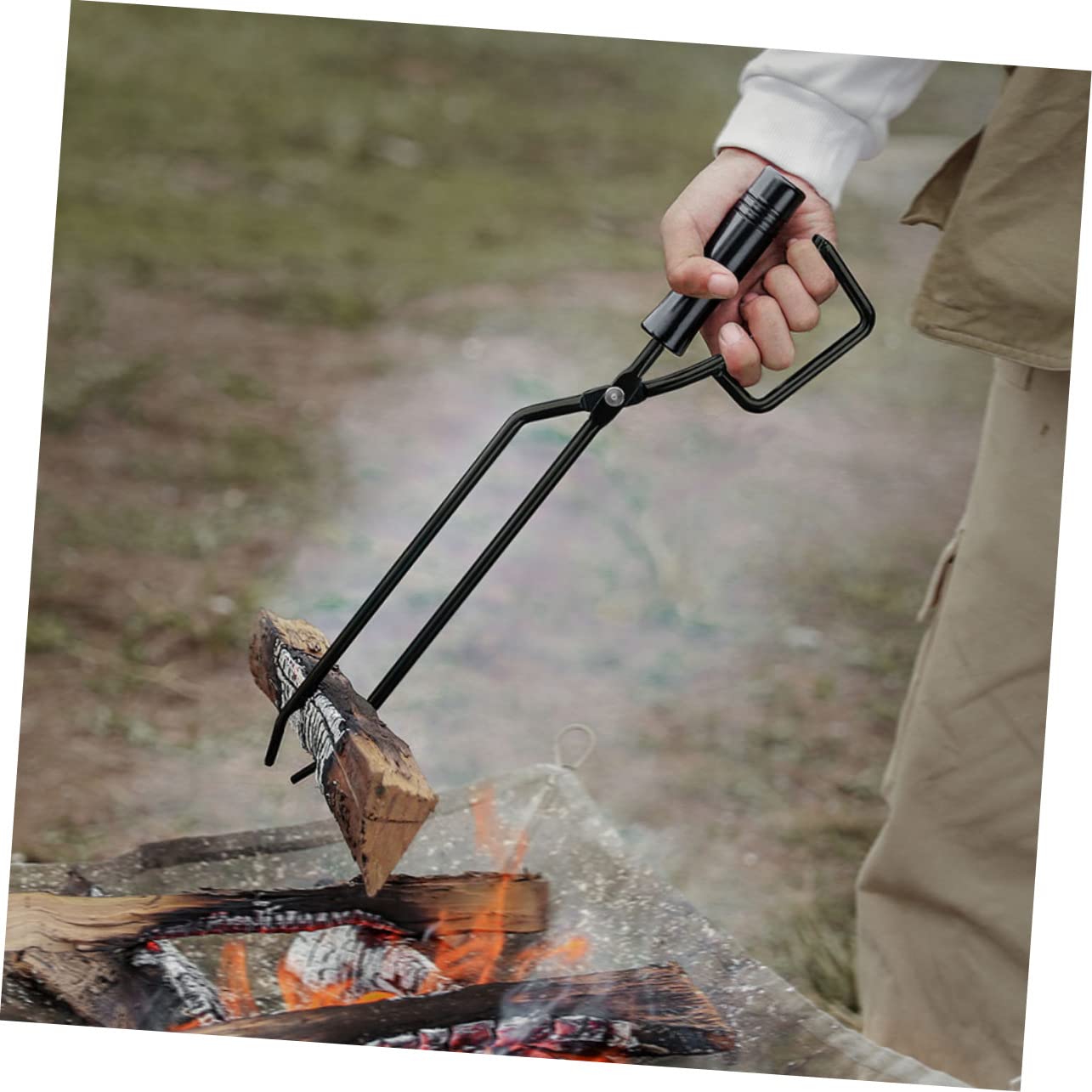 Pinza per Carbone da Esterno in Ferro con Manico in Legno | Nera, Comoda per Spostare Braci, per Attività All'aperto e Cena, Accessori Barbecue