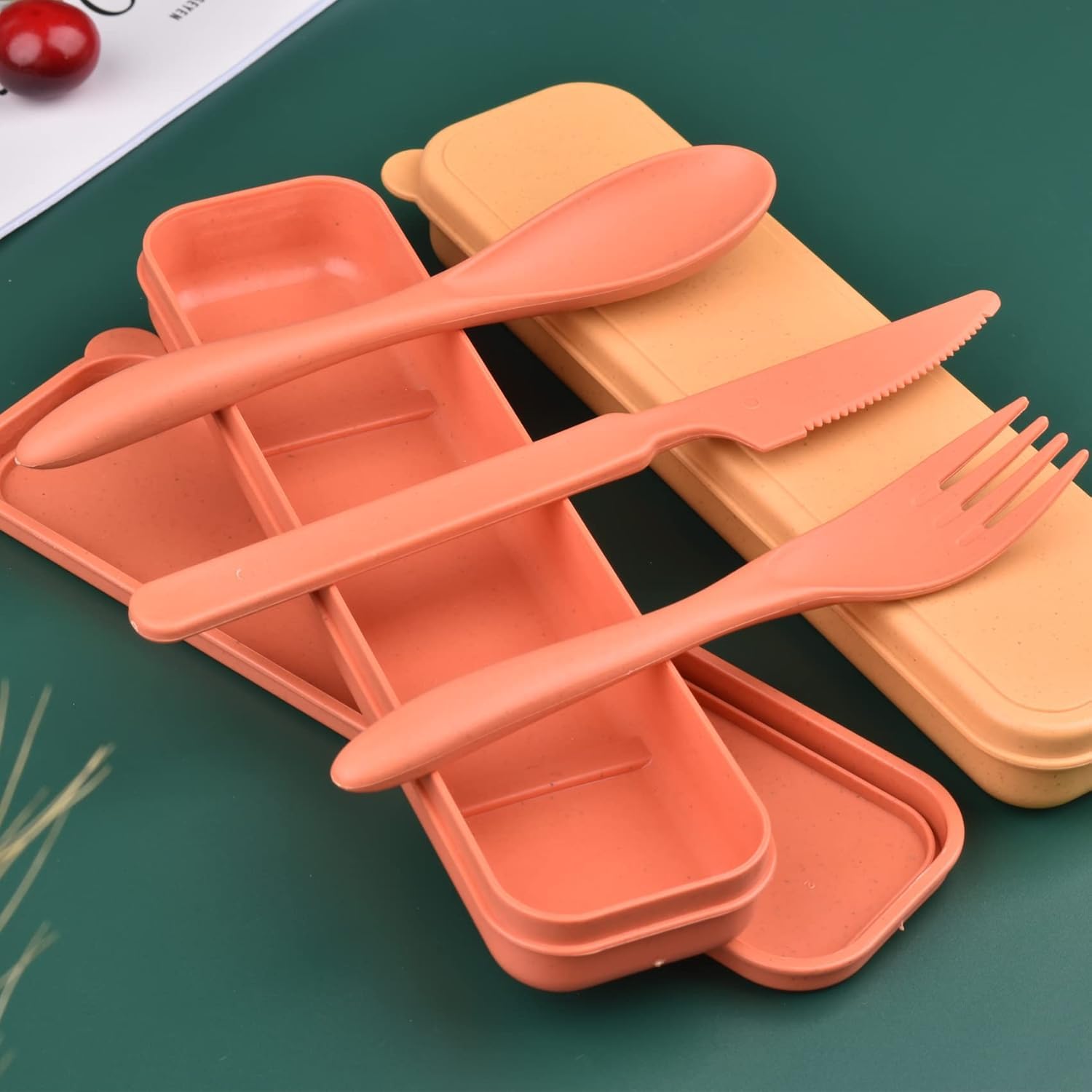 2 zestawy wielokrotnego użytku sztućców z etui, podróżny zestaw widelca, noża i łyżki, przenośny plastikowy zestaw sztućców na piknik, do szkoły, biura, na lunch (pomarańczowy, żółty)