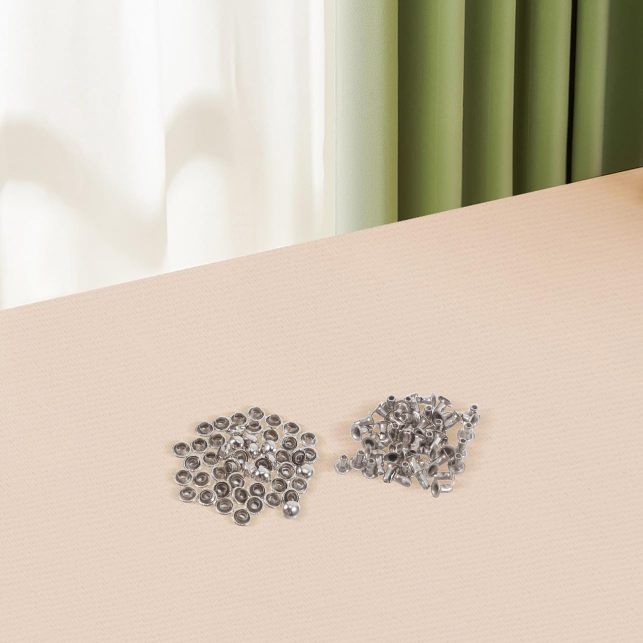 HOMSFOU 100 Remaches Metálicos Redondos de 6mm en Forma de Hongo para Diy, Estilo Punk, Metal Duro Duradero, Fácil de Usar para Cinturones y Sombreros