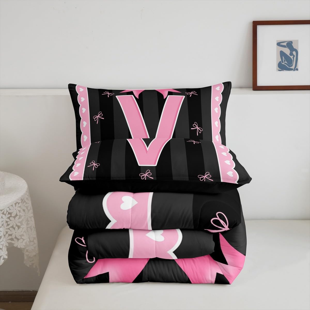 jejeloiu Pink Bow Comforter Set Girl Bow Coquette Bedding Set Queen Size for Kids Boys Girl Personalized Letter V Duvet Quilt Butterfly Knot Princess Duvet Initial Letter V Bedroom Decor