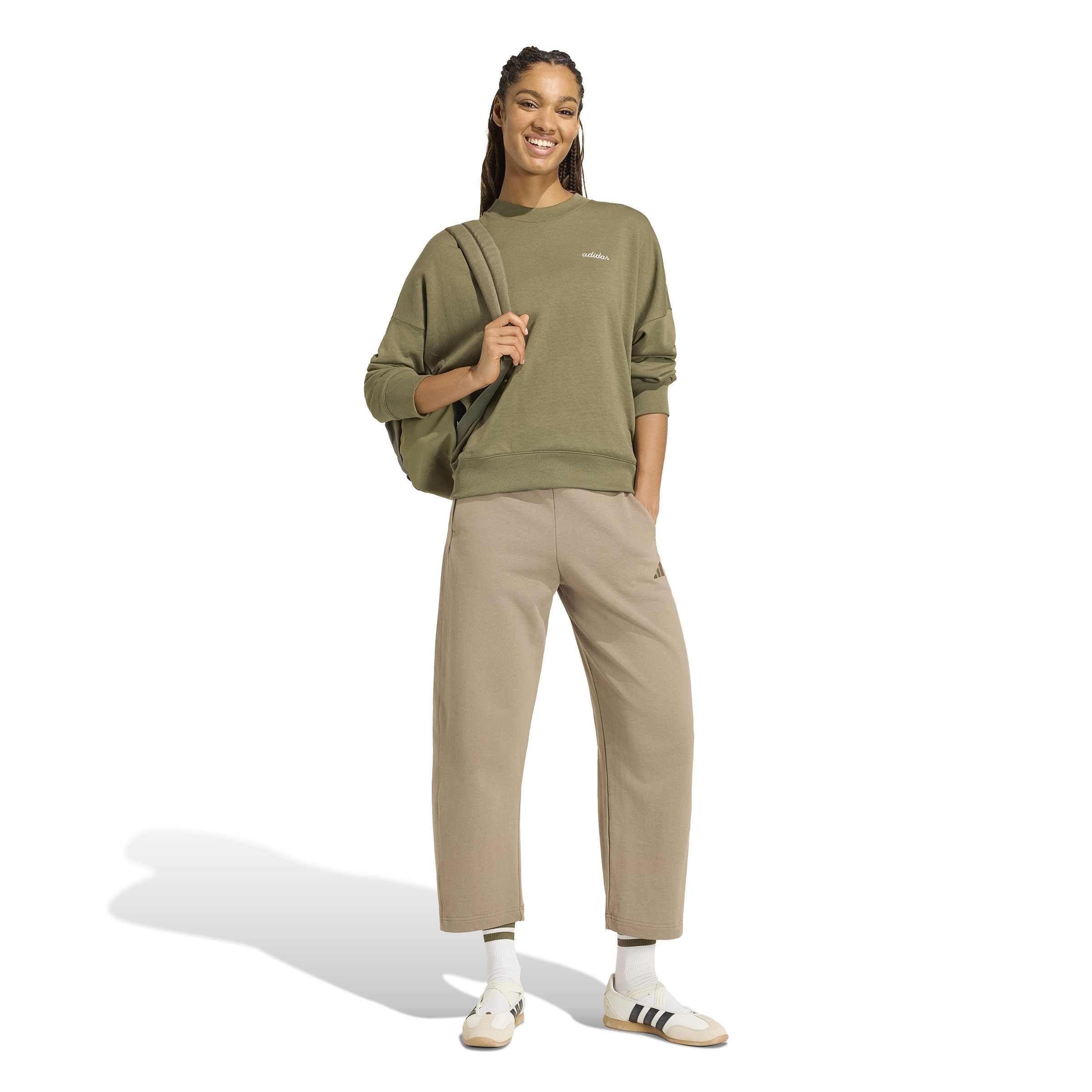 adidas Kobiety Seasonal Essentials Colorpop With Embroidered Graphic Sweatshirt, olive strata/lgh solid grey, XXL