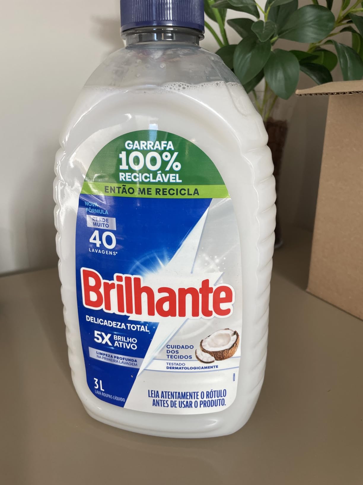 Brilhante Delicadeza Total Lava-Roupas Líquido Roupas Brancas E Coloridas Com Óleo De Coco Natural Galão 3L