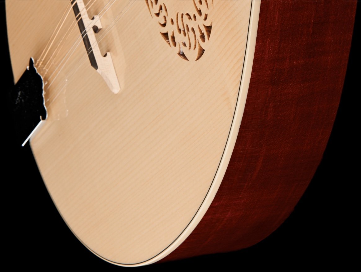 OCTAVE MANDOLIN BOUZOUKI SCALA CORTA MADE IN EUROPE MANDOLINO OTTAVA BASSA IN MASSELLO TOP ABETE E ACERO FONDO FASCE MANICO SCALA 584mm