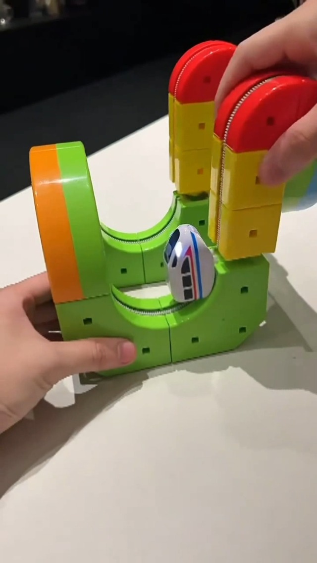 Ensemble Piste De Course Flexible Clickrail Magnétique 3D - Train Électrique Avec Voiture Motorisée