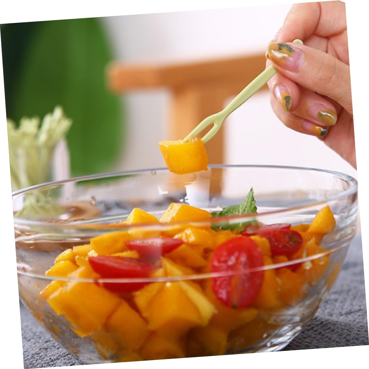 BEBEMOKO Versatile 150 Pcs Fruit Fork Set Ideal for Restaurant Desserts Appetizers and Festive Gatherings