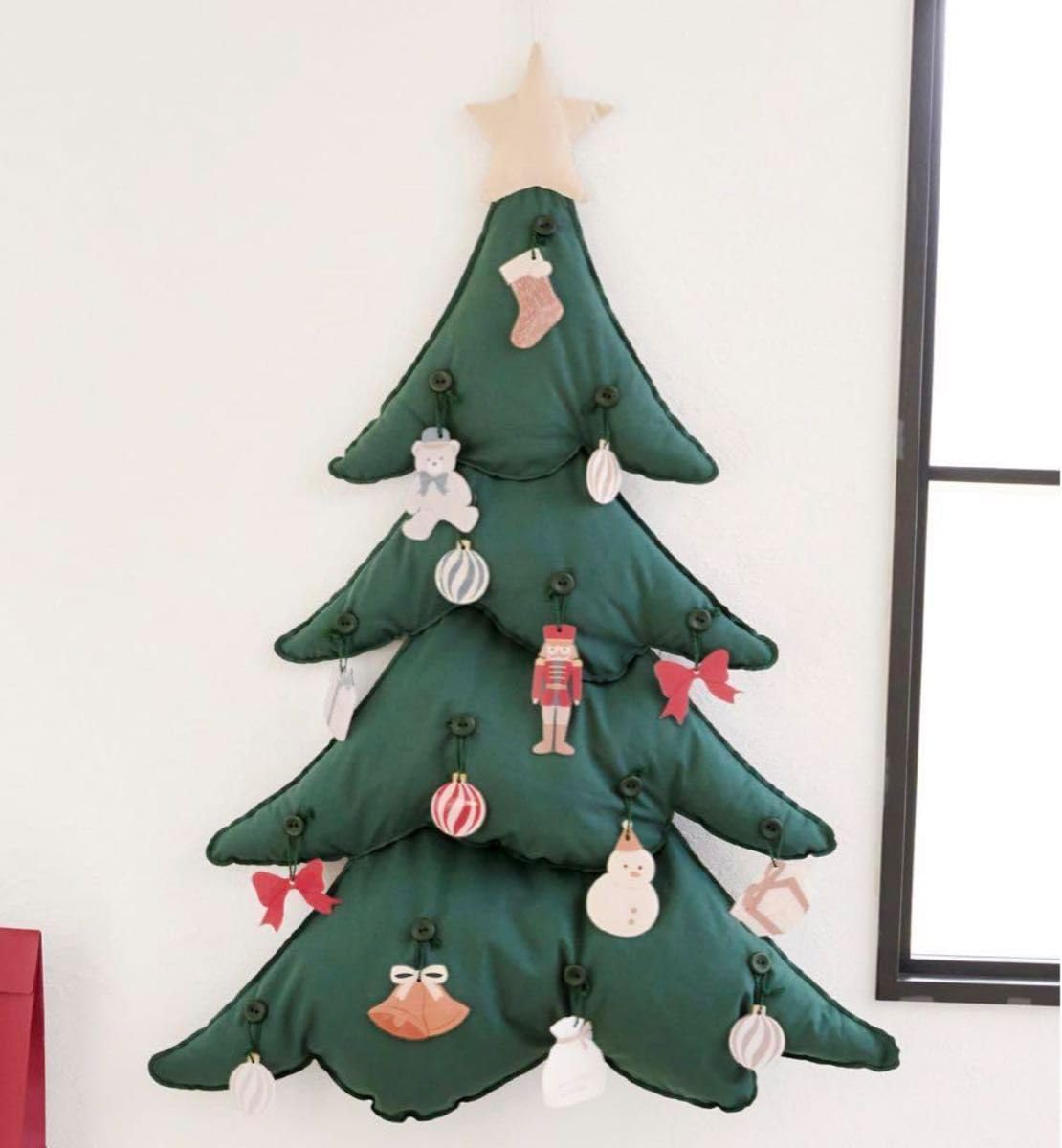 新品 3coins スリーコインズ クリスマス 光るタペストリー キラキラ 飾り Amazon | スリーコインズ スリコ 3coins 光るタペストリー