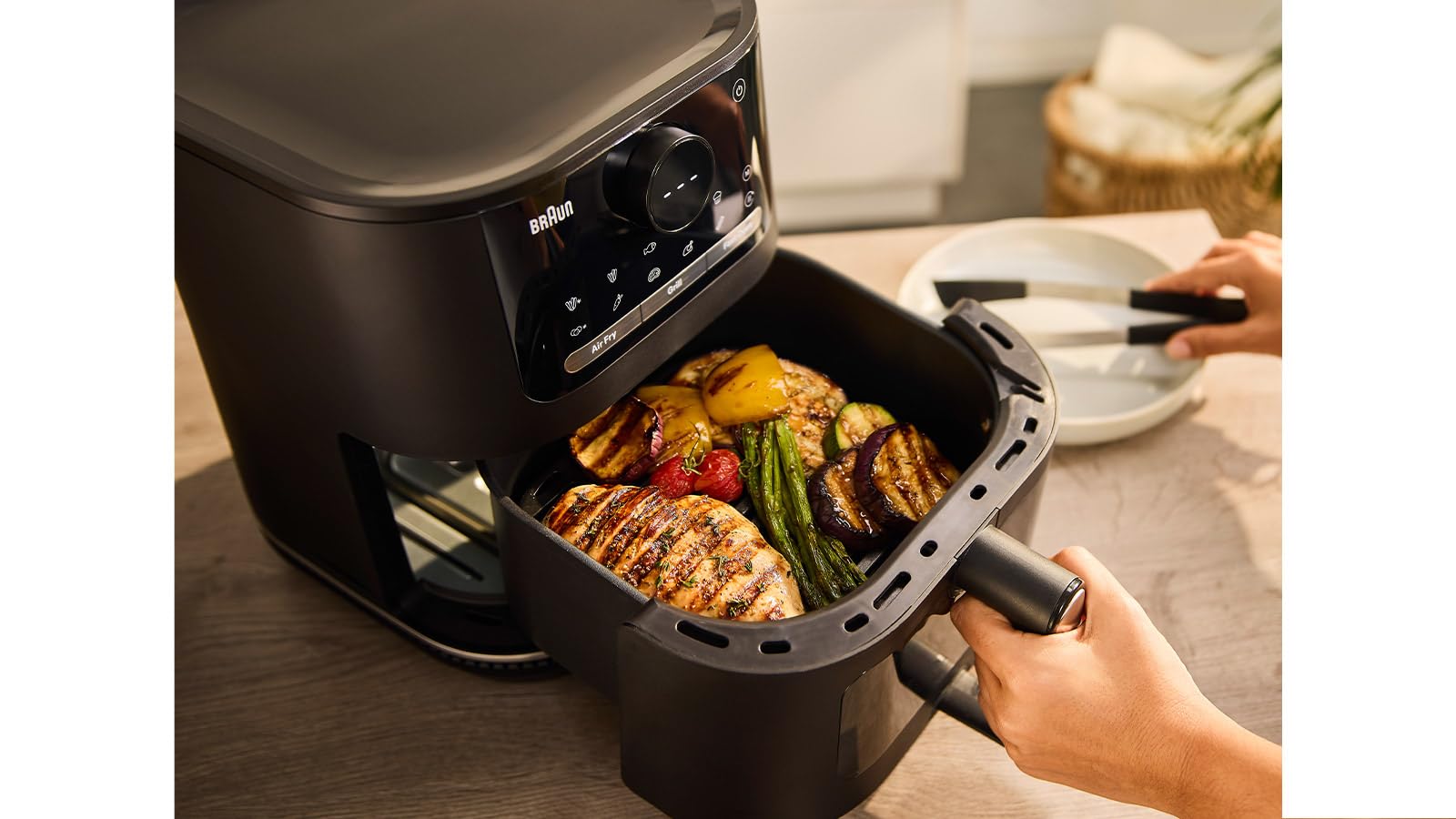 Braun MultiFry 5 HF5073IBK, Freidora de Aire 3 en 1, Control Digital Táctil Temperatura 80-200°, Tecnología RealOven, 20 Programas Automáticos, Recipiente 6L Apto para Lavavajillas, 2000W, Negro Mate