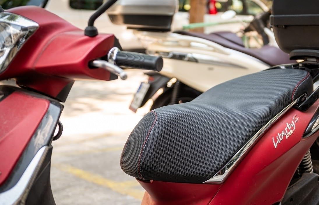 Coprisella compatibile con Piaggio Liberty 125/150 ABS 2016-2019 nero con cuciture rosse e grigie