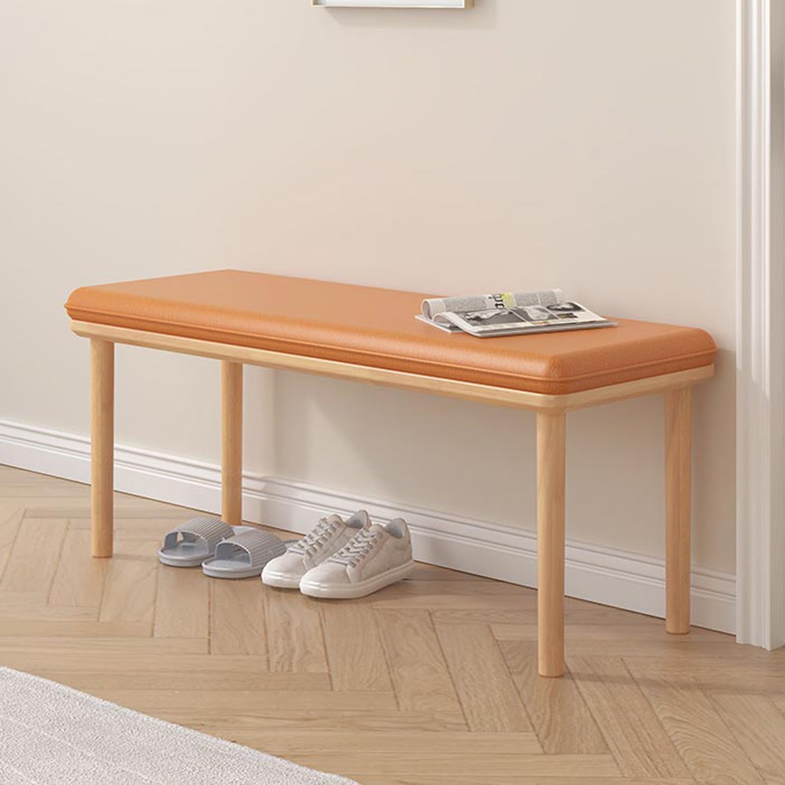 Banquette rembourrée d'entrée pour s'asseoir confortablement et ranger