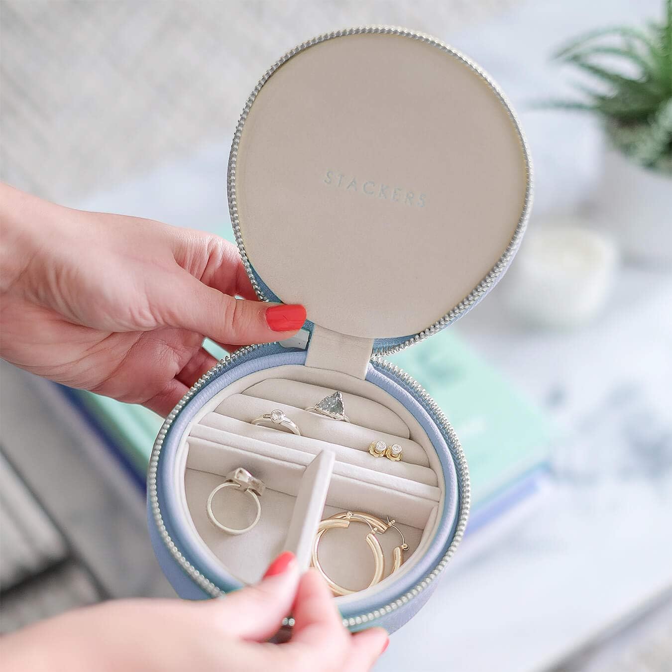 Stackers Lavender Round Travel Jewellery Box - Image 3