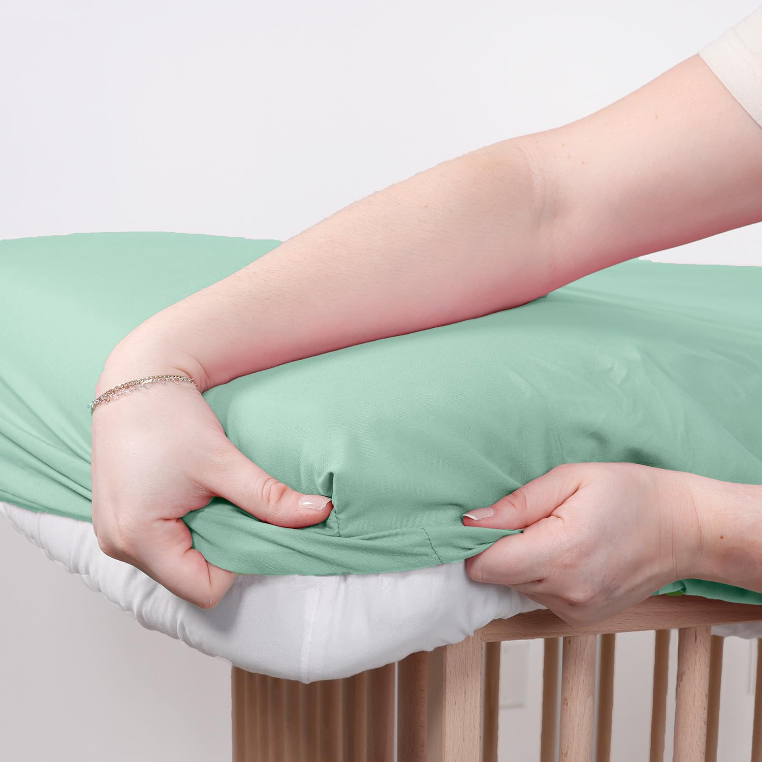 The Peanutshell Sábanas para cuna, neutrales, juego de sábanas bajeras para bebé, colchón de cuna de tamaño estándar, 52 x 28 pulgadas, decoración bohemia para guardería, paquete de 4 en blanco,