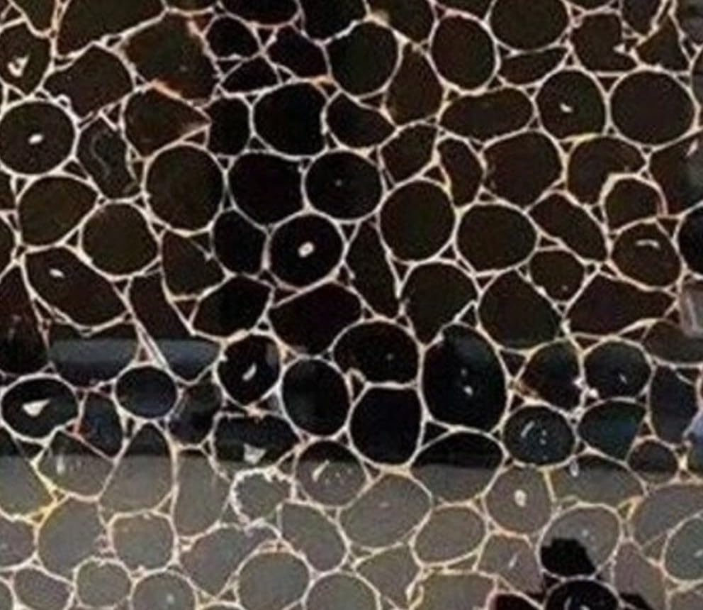 Table d'angle en agate noire : Remplacez votre vieux plateau par de la pierre