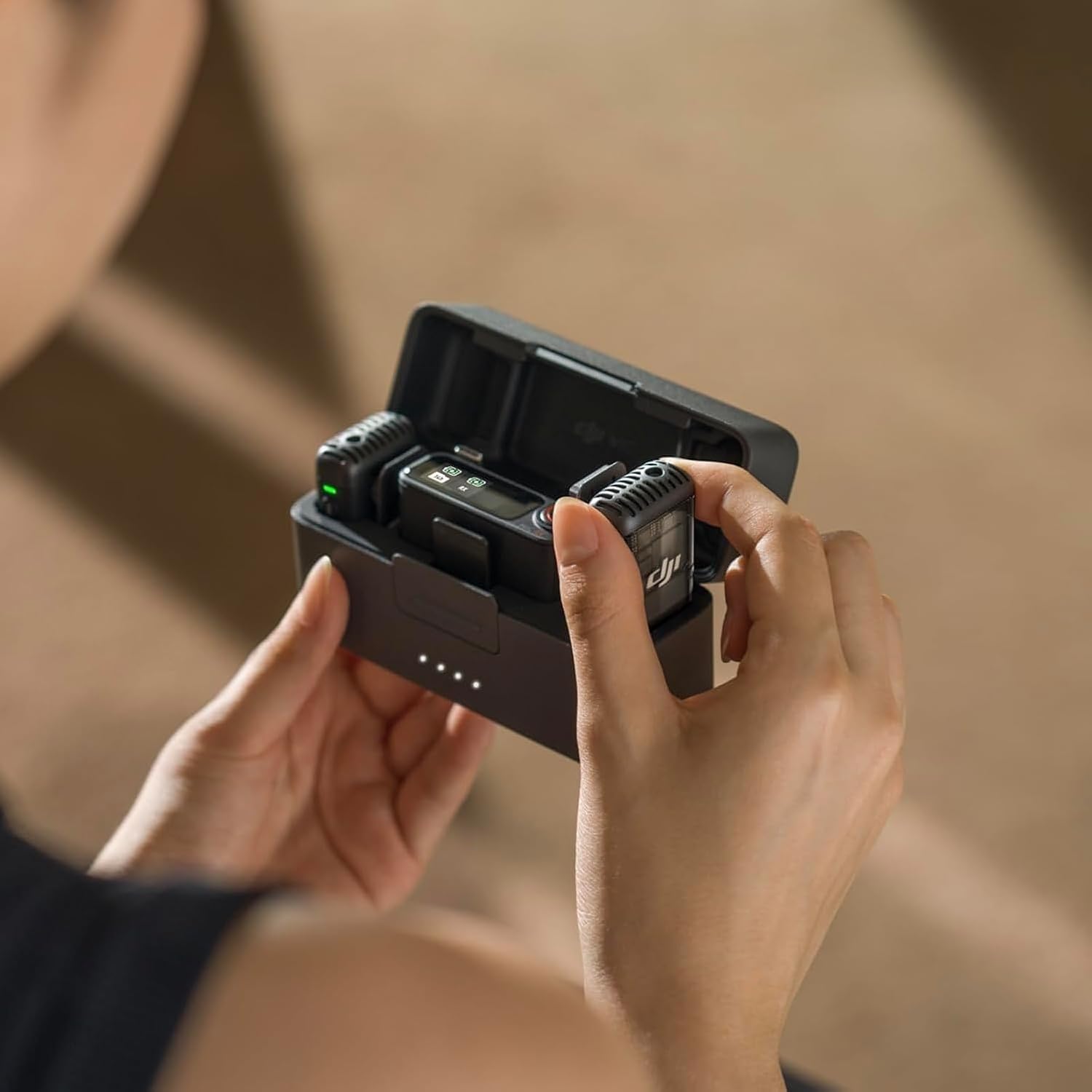 DJI Mic 2 (2 TX + 1 RX + Estuche de carga), todo en uno, micrófono inalámbrico, cancelación de ruido inteligente, grabación interna flotante de 32 bits, micrófono para iPhone y Android 10