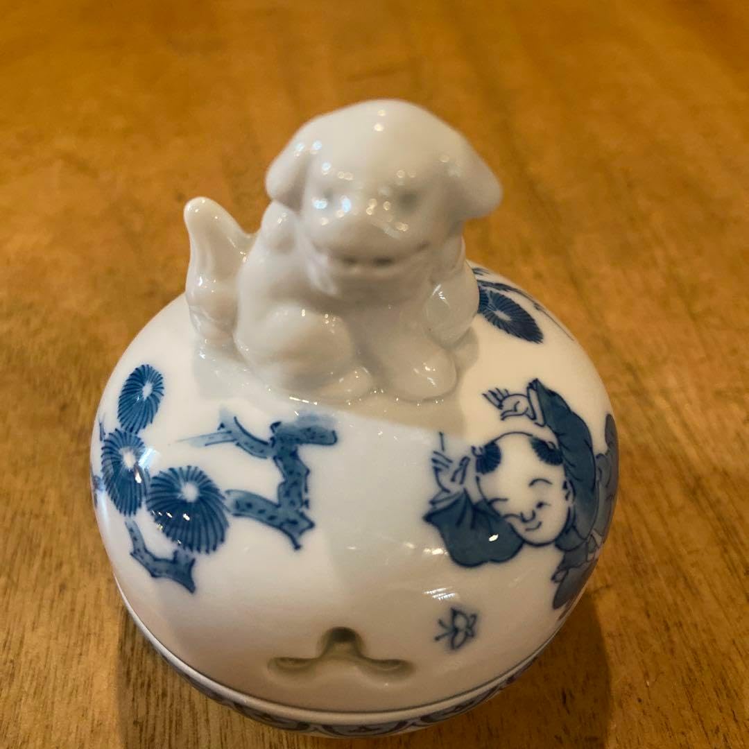 三河内焼　平戸紅山作　透かし彫り水晶獅子香合 三河内焼 平戸紅山作 透かし彫り水晶獅子香合 染付透彫香炉 ｜