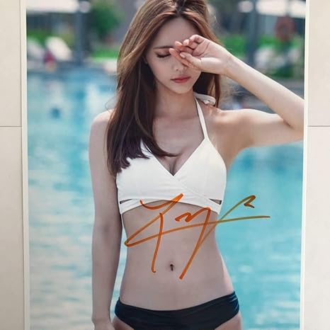 Amazon Co Jp ツウィ Twice 直筆サイン入り写真 ホビー 通販