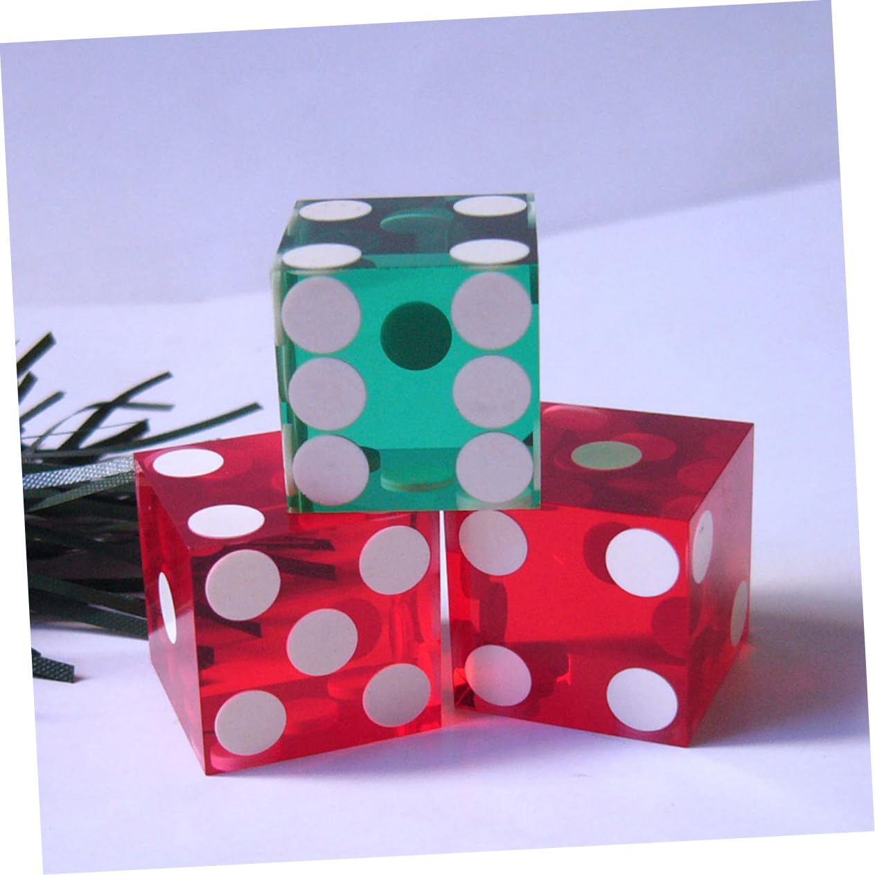 5 pièces Dés Acryliques Transparents à Points Larges pour Bar et Jeux Famille Lot de Couleurs Aléatoires Dés de Divertissement pour Soirées et Jeux de Société Couleur Aléatoire