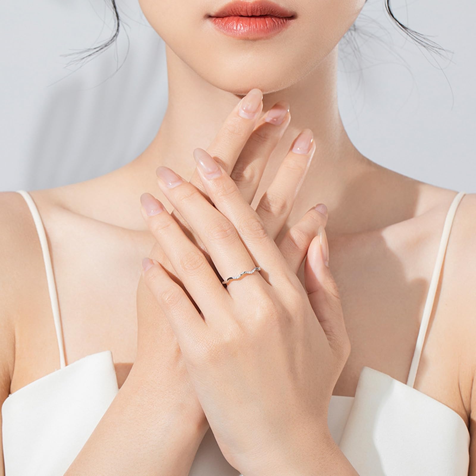 Bague Femme Or 9/14/18 carats, Anneau Empilable Ondulée Orné de Diamant, Bague Fine Or Blanc Personnalisée