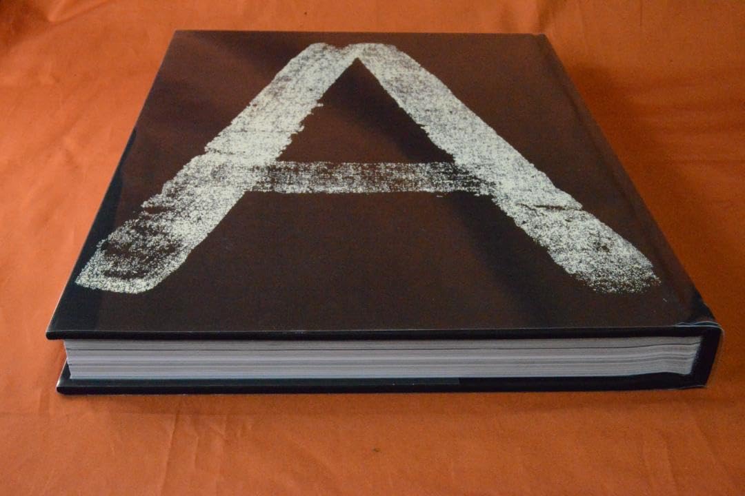 【Azzedine  Alaia】アズディン・アライア写真集　2018年 Azzedine Alaia】アズディン・アライア写真集 2018年 ALAIA