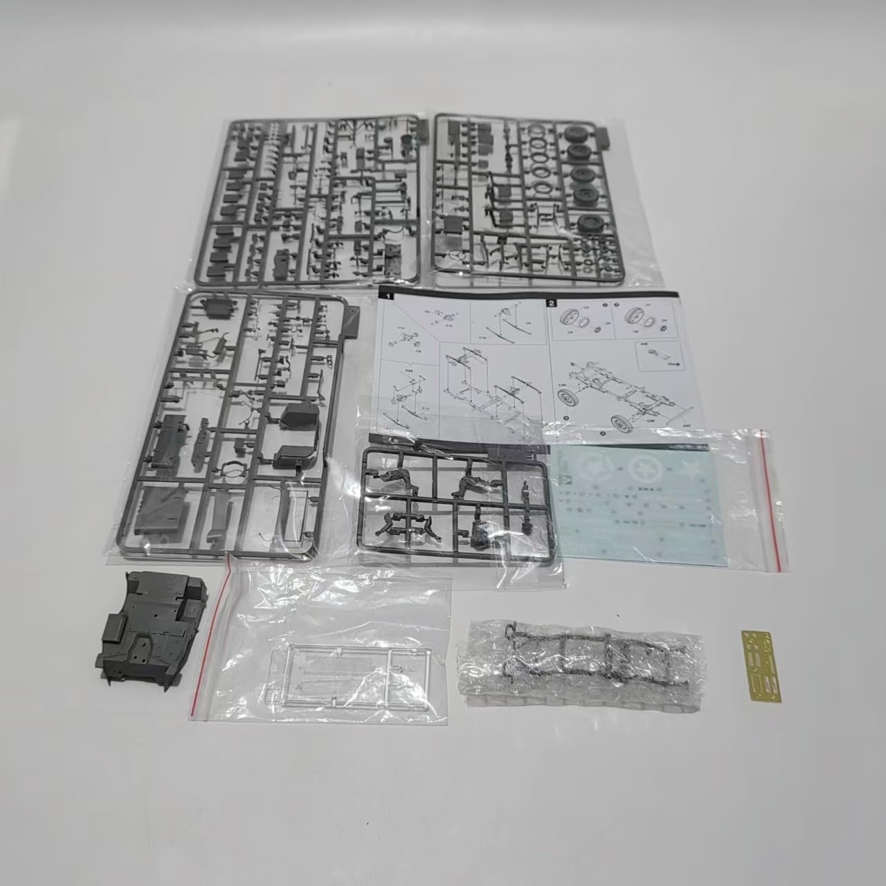 2207WGIFT 1/35 U.S. Army 1/4 TON Utility Truck&MP Figure Model Kit