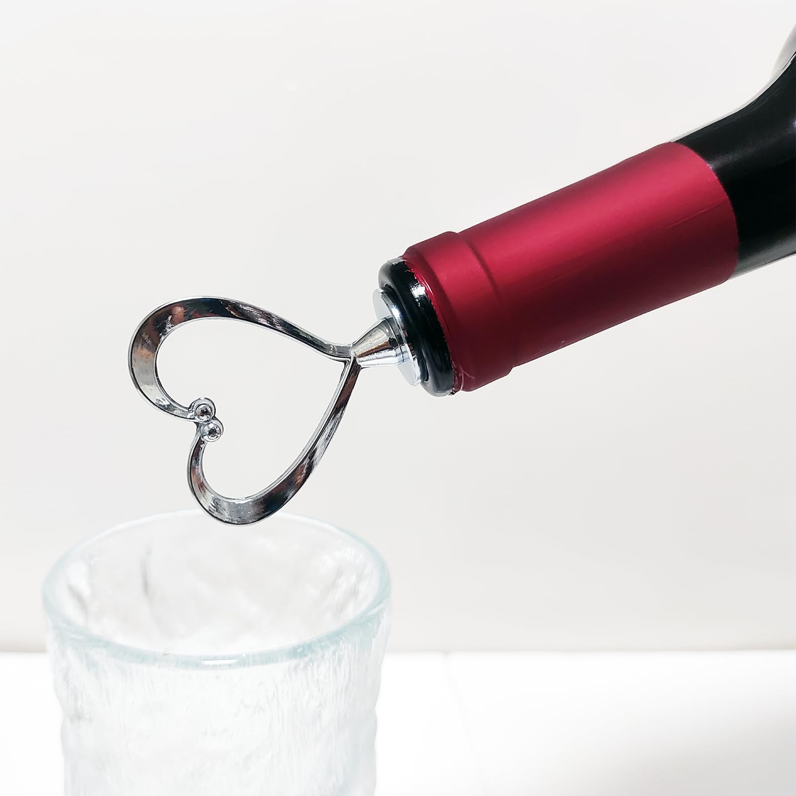 Lot de 16 bouchons de vin réutilisables en alliage de zinc argenté en forme de cœur pour bouteille de vin, champagne bière, décoration de bar, décoration de mariage, d'anniversaire, de Noël
