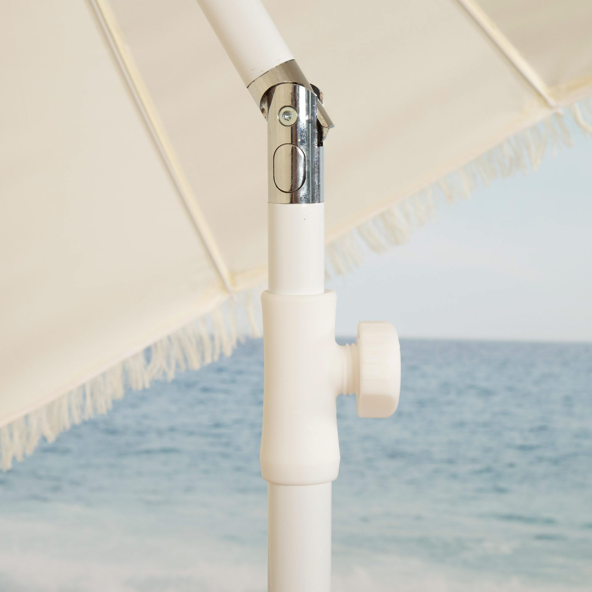 AKTIVE Sombrilla playa 16 varillas 200 cm beige, mástil de acero inclinable, protección UV50, diseño con flecos, varillas reforzadas, funda de transporte incluida, optima para la playa (62432)