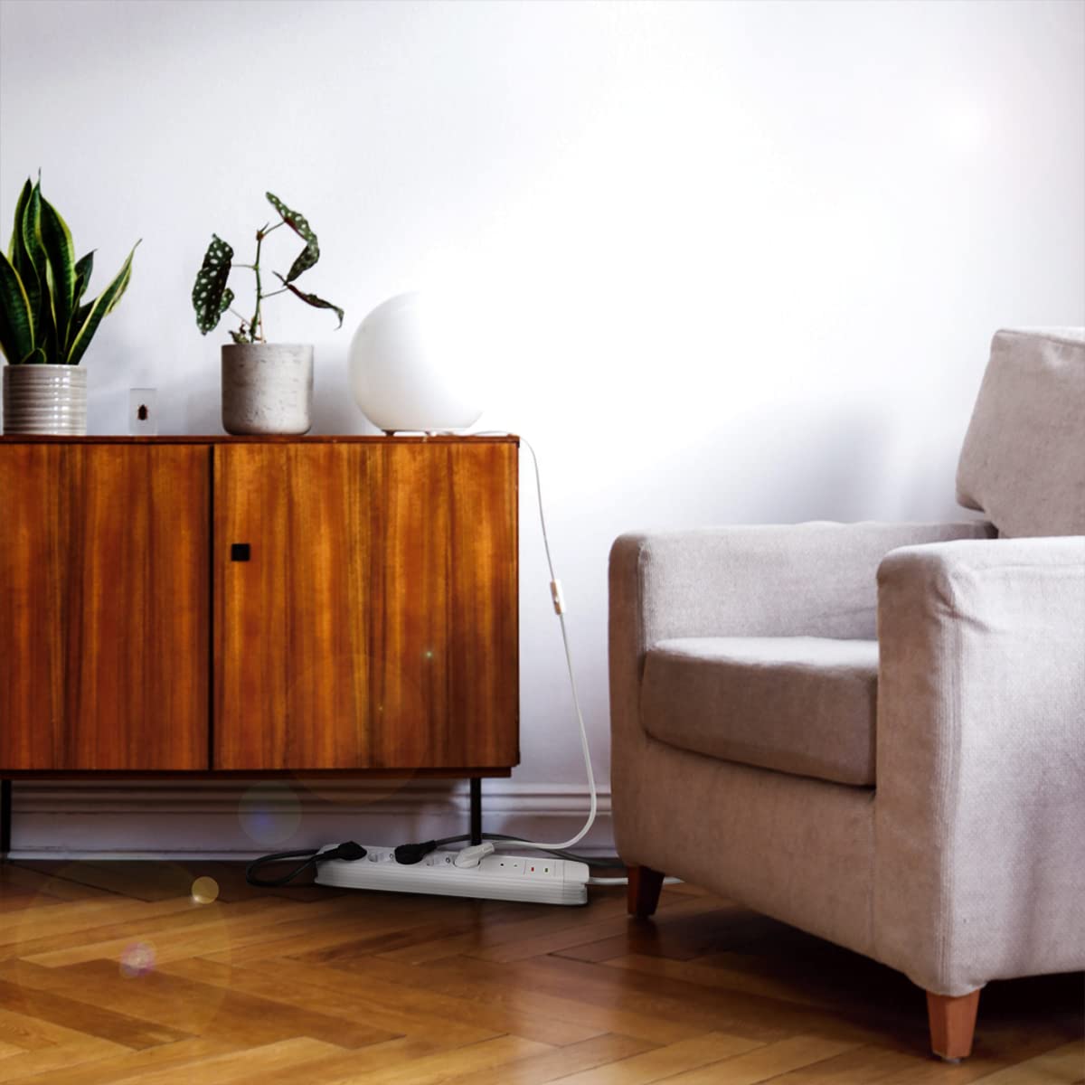 LogiLink LPS402 - Power Strip - 5 sockets - with Remote Control for up to 2 simultaneous Power Strips, 5 x CEE 7/3 (Protection Contact), Cable Length: 1.5 m