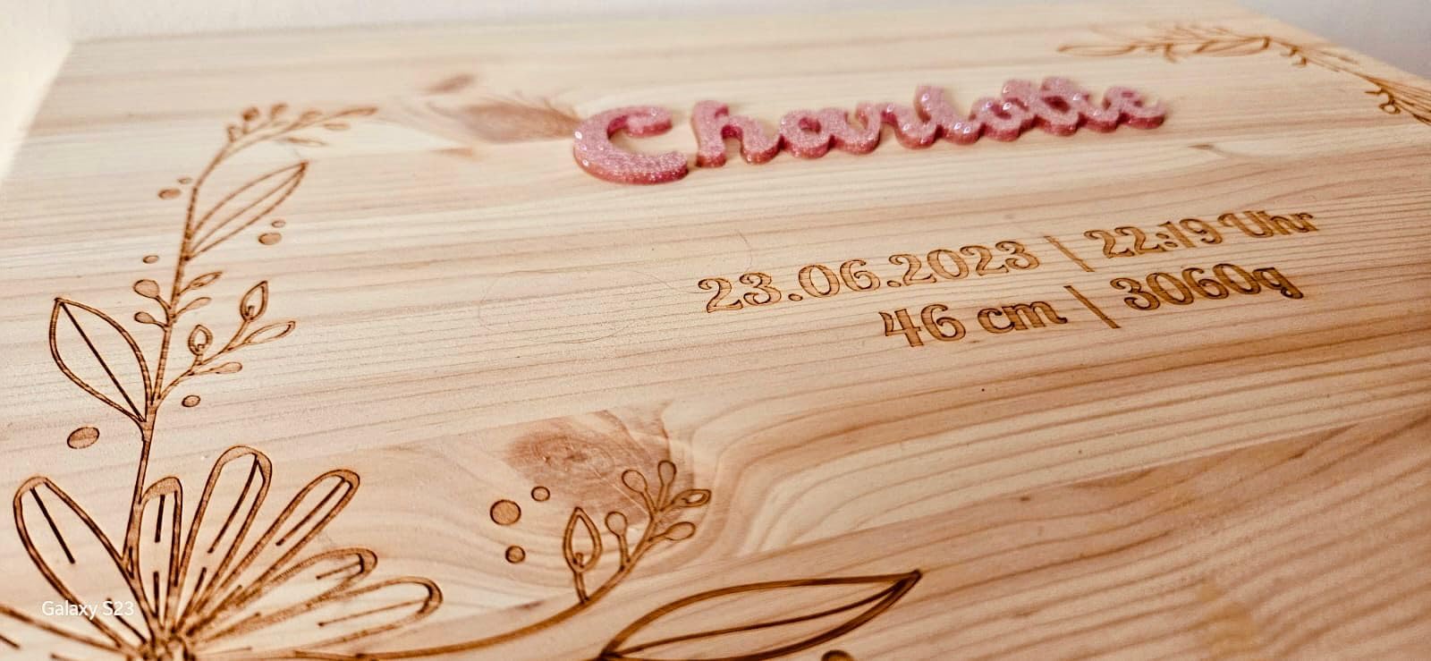 Jackplott Skrzynka pamiątkowa dla niemowląt z litego drewna z klapką i uchwytem | różne rozmiary | indywidualnie dopasowana i indywidualna | certyfikat FSC® (40 x 30 cm)