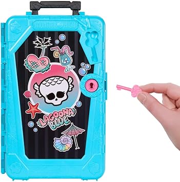Monster High Gizemli Arkadaşlar Muhteşem Tatil seti, Lagoona Blue bebek ve aksesuarlar, bavul ve giysiler gibi 19'dan fazla sürpriz, JDR51